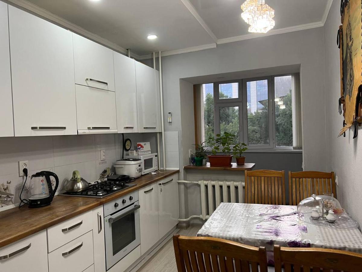 Downtown Homestay Bisjkek Eksteriør bilde